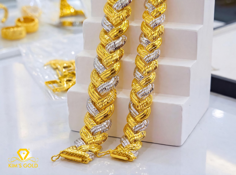 Gold Muffler Made By Melaka's Skilled Goldsmith