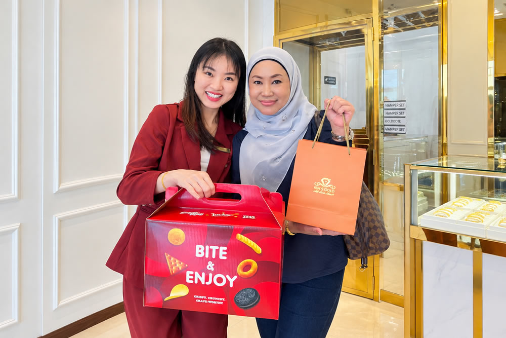 Pelanggan Muar berpuas hati membeli emas di kedai emas Kim's Gold Muar