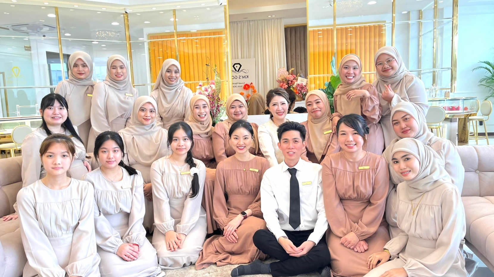 Pasukan perunding barang kemas Kim's Gold